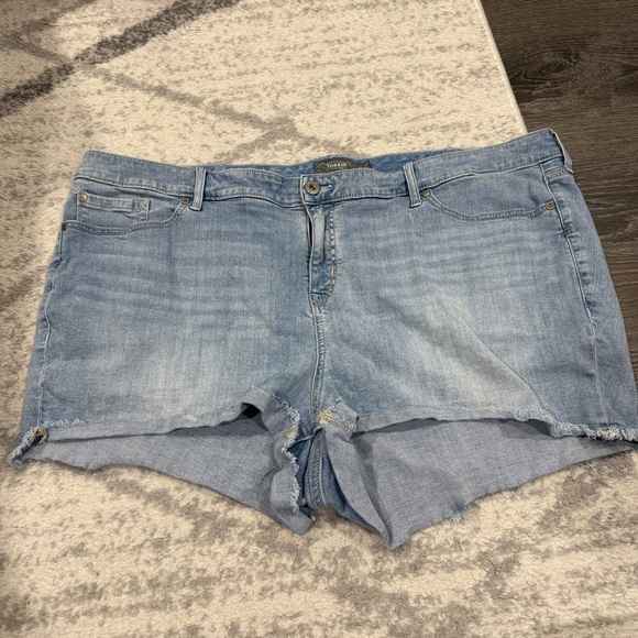 Torrid Medium Wash Feel The Fit Denim Shorts - Picture 1 of 10